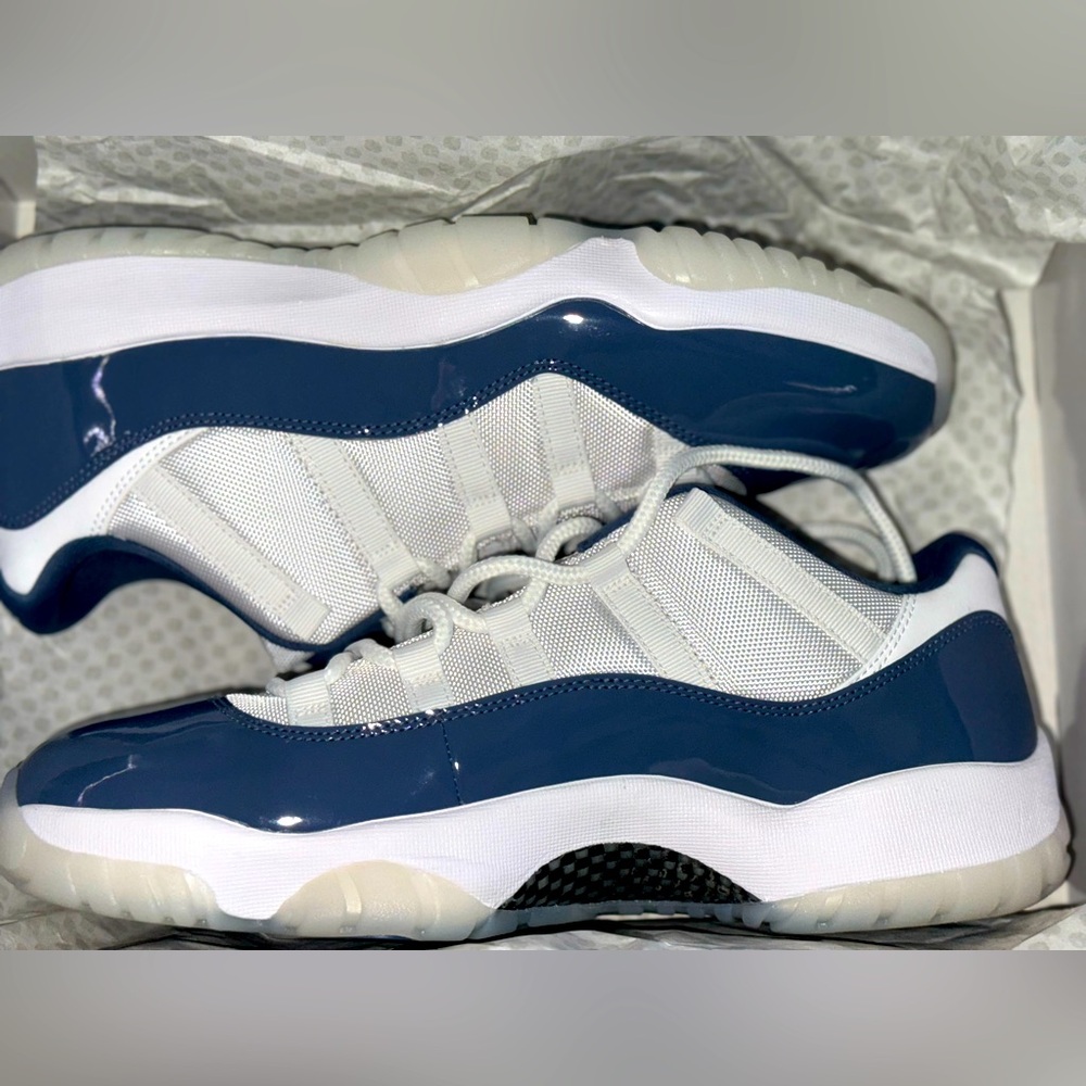 Jordan 11 low diffused blue